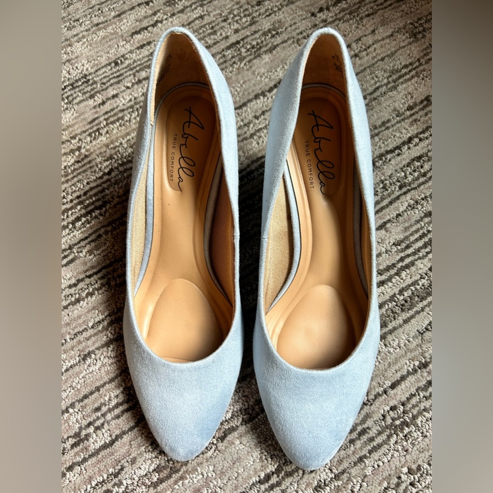 Women’s suede heels - Abella sz 8.5